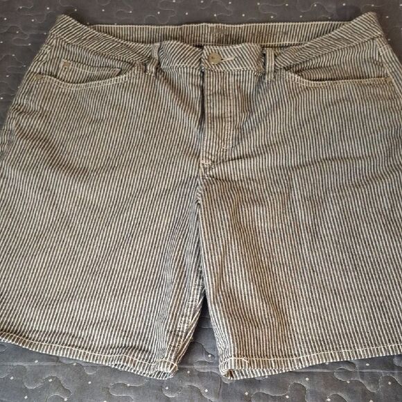 Women's Striped Blue and White Shorts size 16 - Picture 1 of 4